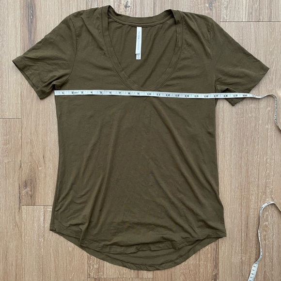 Babaton | Aritzia Pima Cotton Blend V-Neck Rounded Hem Short Sleeves Tee - Picture 6 of 10